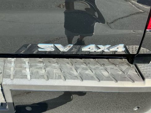 Used 2024 Nissan Titan SV w/ SV Convenience Package image 18