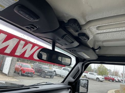 Used 2023 Jeep Gladiator Sport image 21