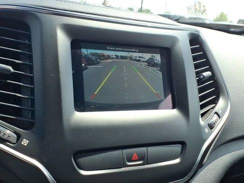 Used 2020 Jeep Cherokee Latitude w/ Cold Weather Group AWD/4WD image 13
