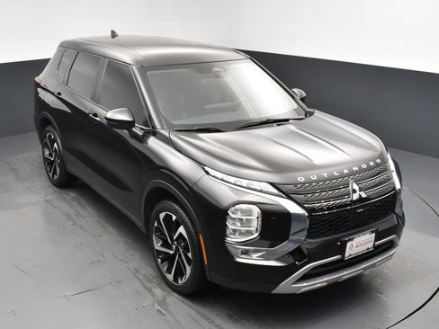 Used 2023 Mitsubishi Outlander SE image 21