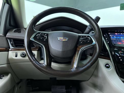 Used 2015 Cadillac Escalade ESV Luxury AWD/4WD image 19