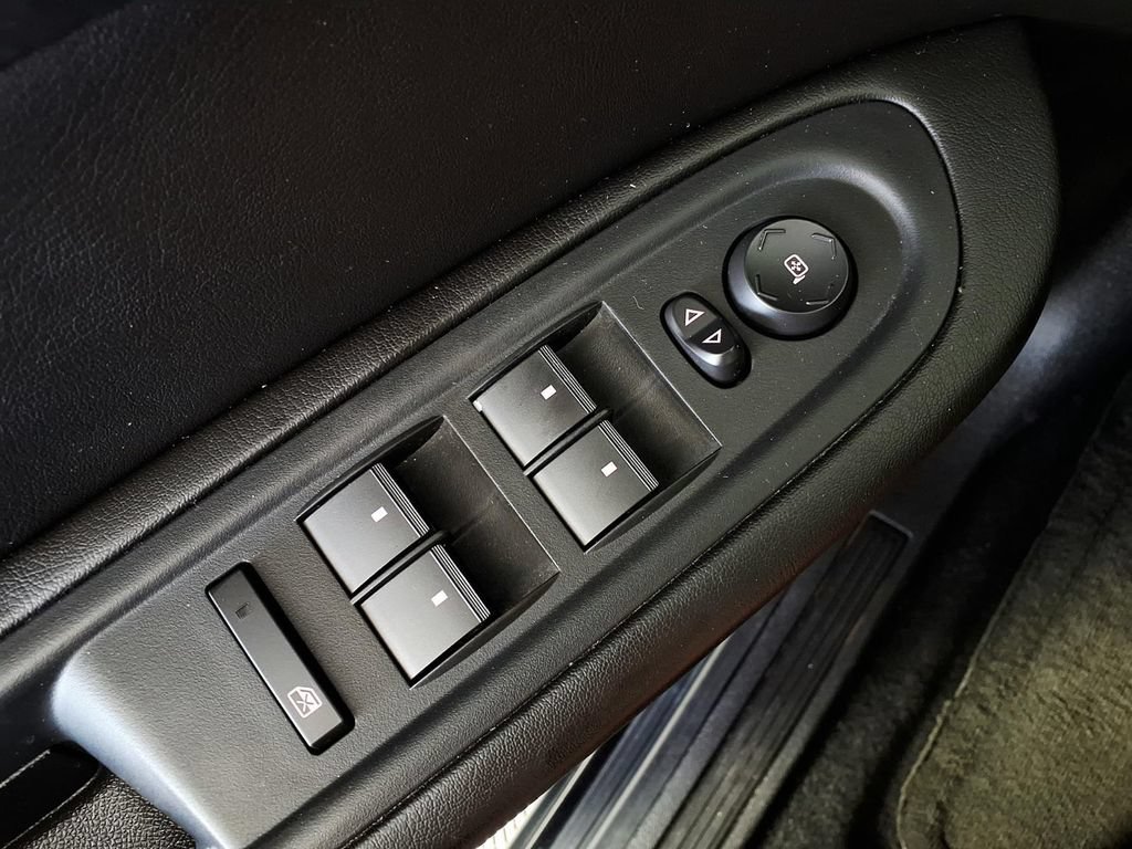 Used 2015 GMC Acadia SLE FWD image 25