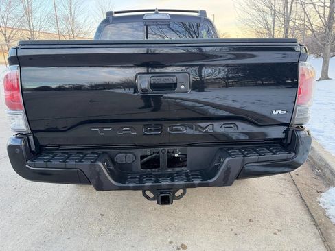 Used 2021 Toyota Tacoma TRD Off-Road w/ TRD Premium Off Road Package image 16