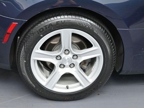Used 2016 Chevrolet Camaro LT RWD image 32
