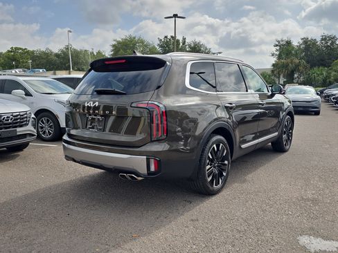 Certified 2025 Kia Telluride SX w/ SX Captain's Chair Package FWD image 8