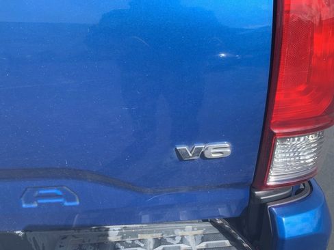 Used 2016 Toyota Tacoma TRD Sport w/ Exterior Package image 9