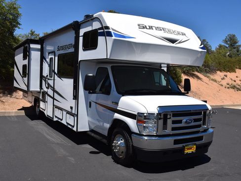 Used 2022 Ford E-450 and Econoline 450 Super Duty w/ Motorhome Prep Package RWD image 47