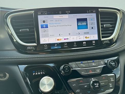 New 2026 Chrysler Pacifica Select image 19