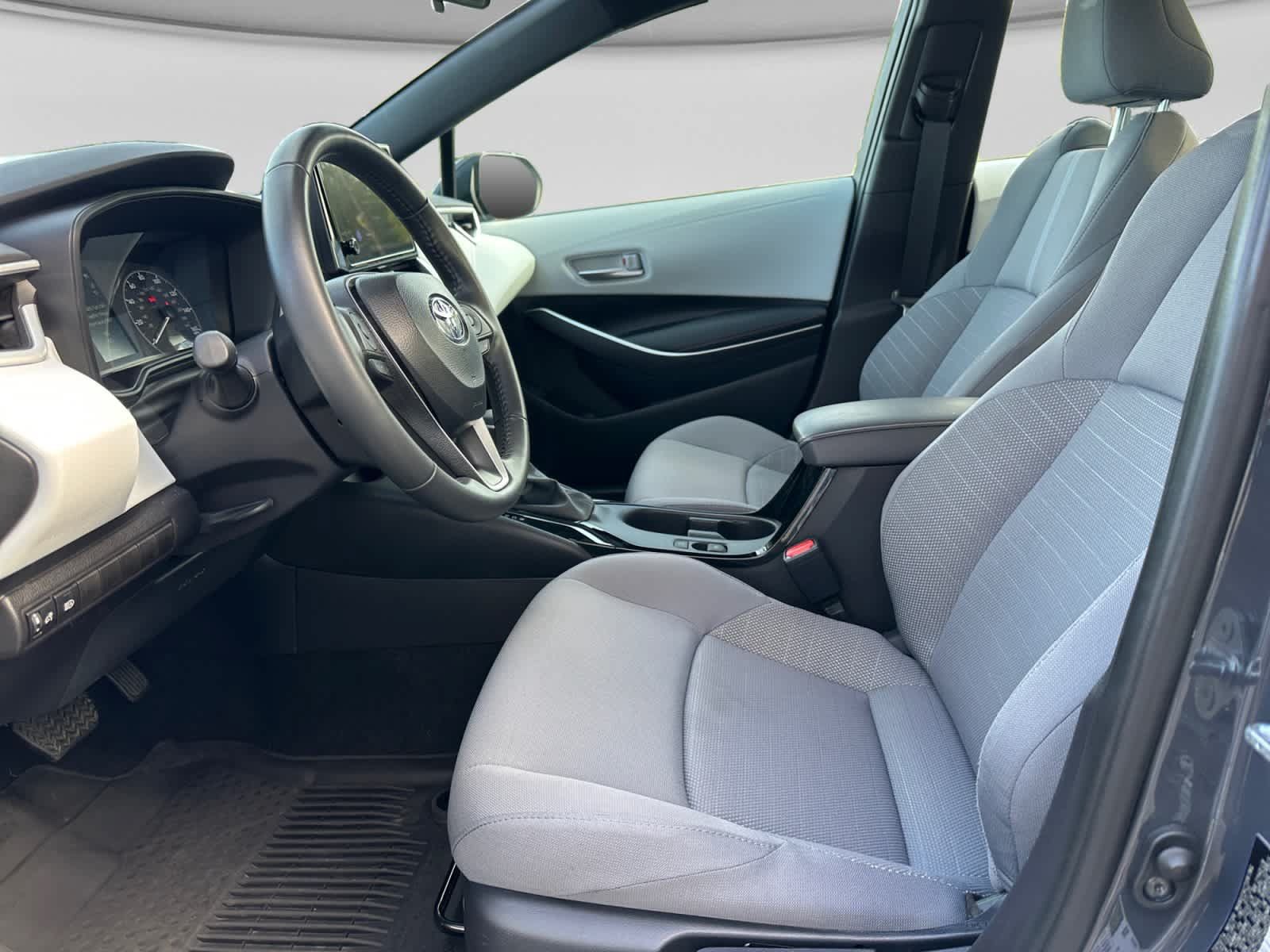 Used 2025 Toyota Corolla SE w/ Convenience Package FWD image 10