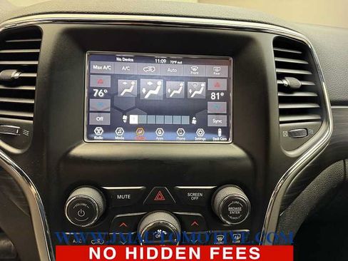 Used 2019 Jeep Grand Cherokee Laredo AWD/4WD image 25