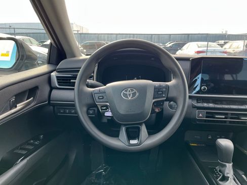 Used 2025 Toyota Camry LE image 27