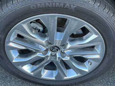 Used 2023 Toyota Highlander Limited AWD/4WD image 10
