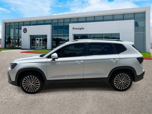 New 2026 Volkswagen Taos SE FWD image 5