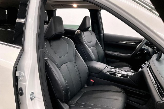 Used 2025 INFINITI QX60 Luxe AWD/4WD image 8