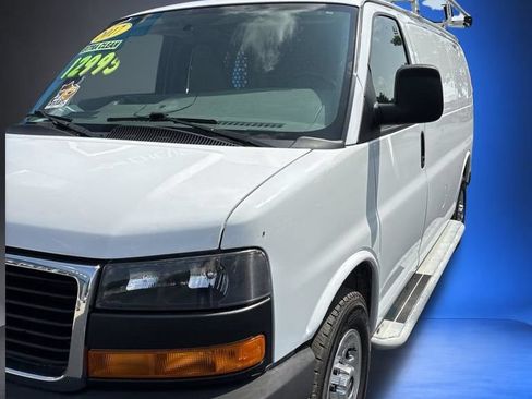 Used 2017 GMC Savana 2500 RWD image 2