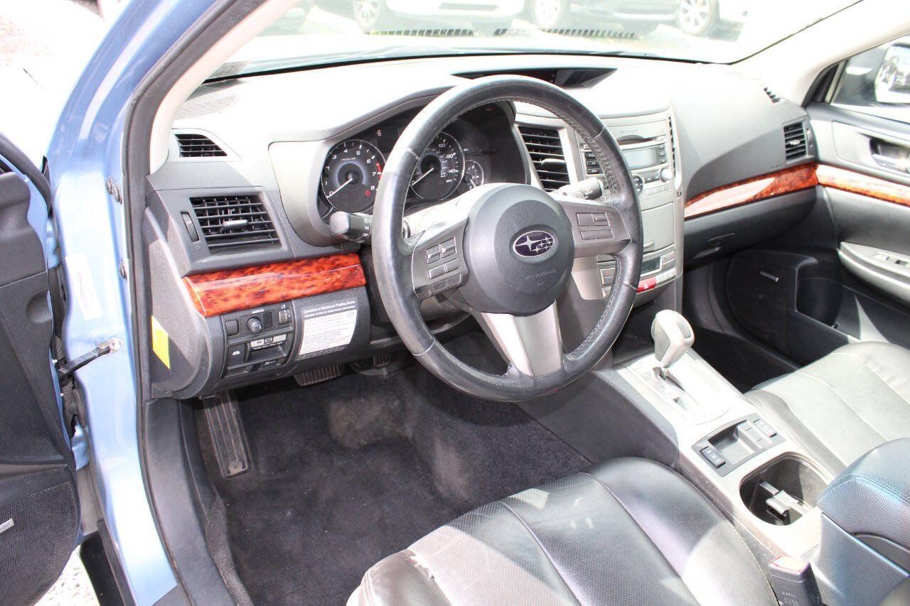 Used 2010 Subaru Outback 2.5i Limited AWD/4WD image 13