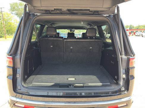 Used 2024 Jeep Wagoneer L Series II w/ Flexible Seating Group RWD image 10