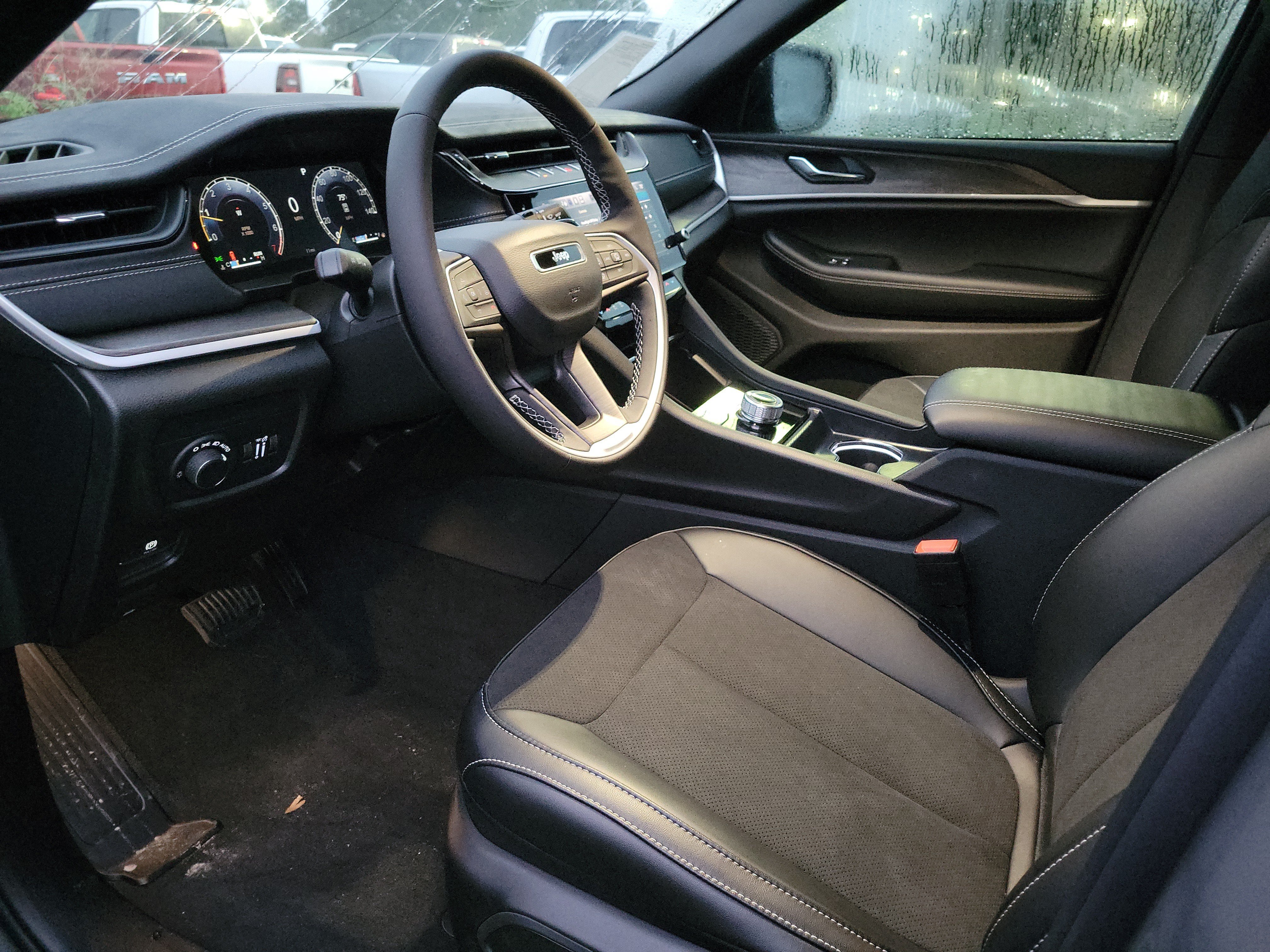 New 2027 Jeep Grand Cherokee Altitude RWD image 14