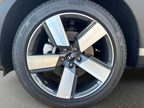 Used 2025 Hyundai Santa Fe Limited image 10