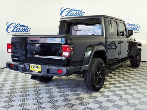 Used 2022 Jeep Gladiator Sport image 7
