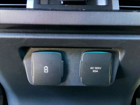 Certified 2023 Ford F150 Platinum w/ Equipment Group 701A High image 33