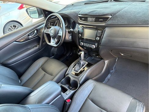Used 2018 Nissan Rogue SL w/ Premium Package FWD image 22