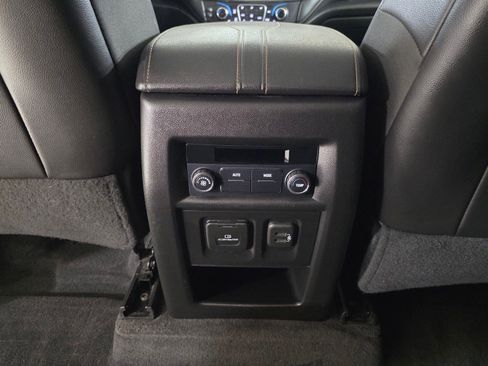 Used 2020 Chevrolet Traverse RS image 17