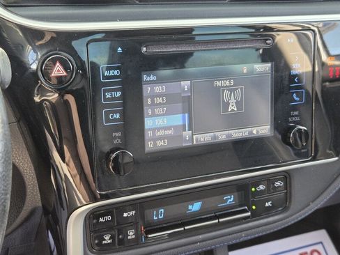 Used 2019 Toyota Corolla SE FWD image 17