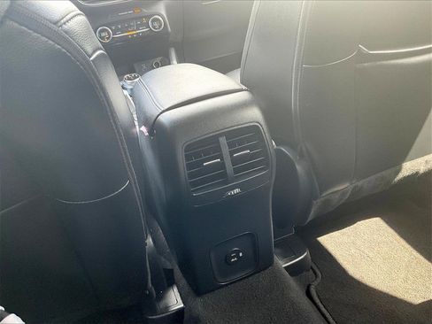 Used 2021 Ford Escape Titanium image 31