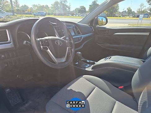 Used 2018 Toyota Highlander LE image 7