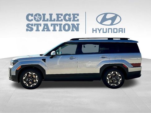 Used 2025 Hyundai Santa Fe SEL FWD image 4