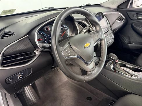 Used 2025 Chevrolet Malibu RS FWD image 19
