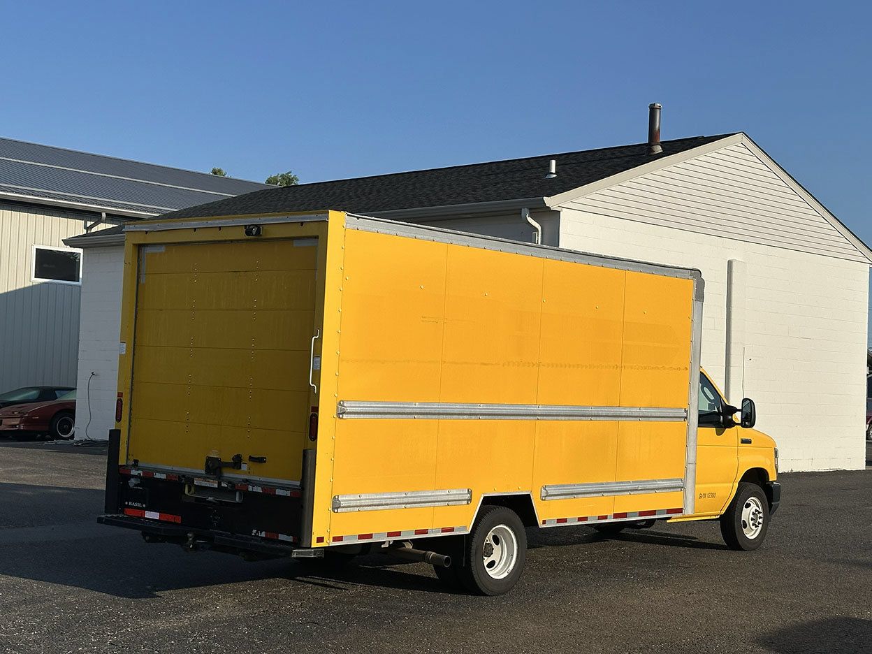 Used 2022 Ford E-350 and Econoline 350 Super Duty RWD image 2