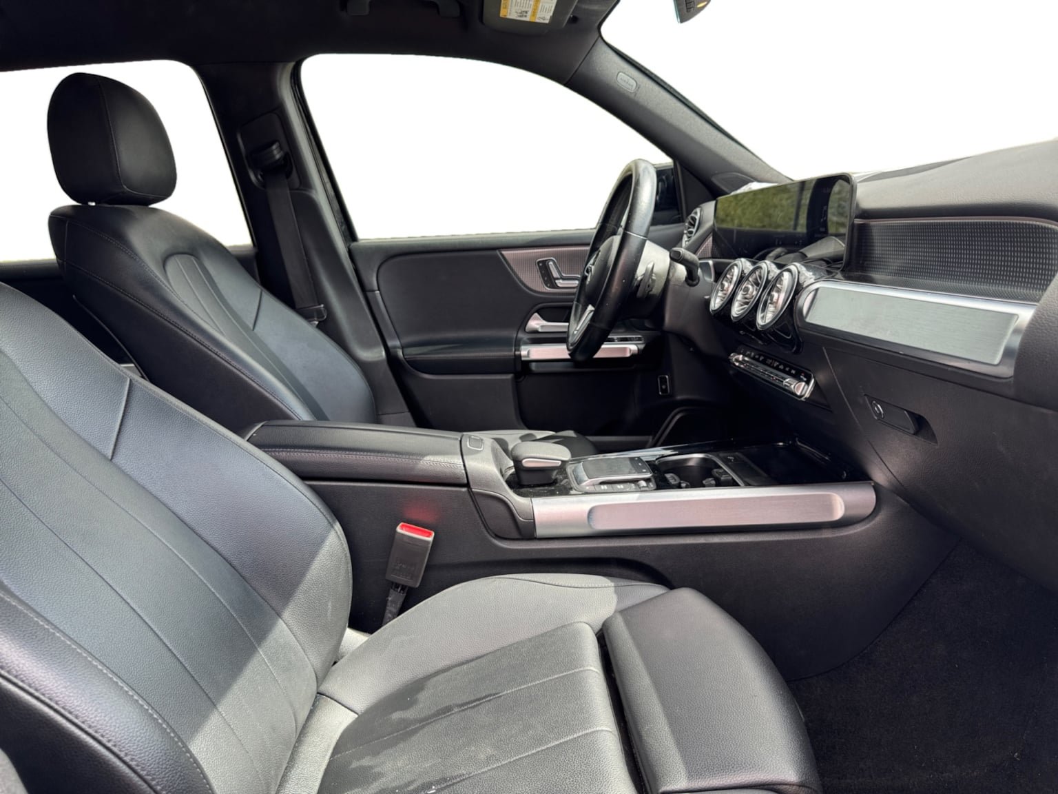 Used 2021 Mercedes-Benz GLB 250 w/ Premium Package image 17