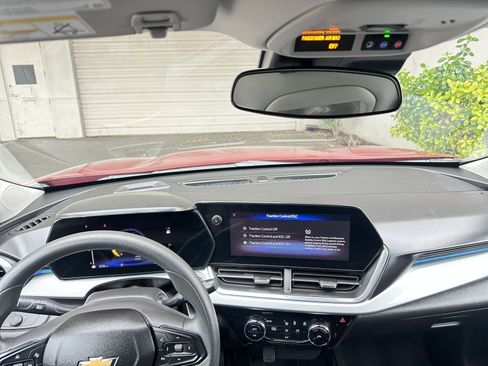 Used 2025 Chevrolet Trax LT image 61