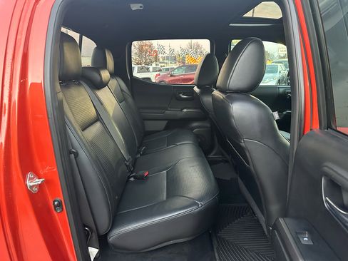 Used 2018 Toyota Tacoma SR image 16