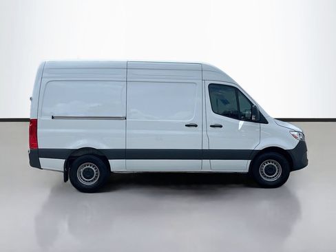 Used 2025 Mercedes-Benz Sprinter 2500 image 2