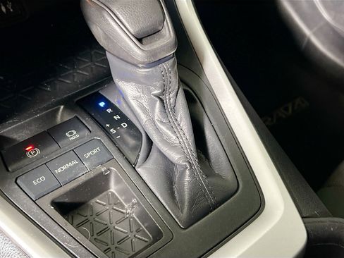 Used 2019 Toyota RAV4 XLE image 25