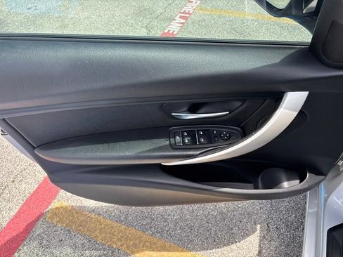 Used 2018 BMW 320i Sedan RWD image 16