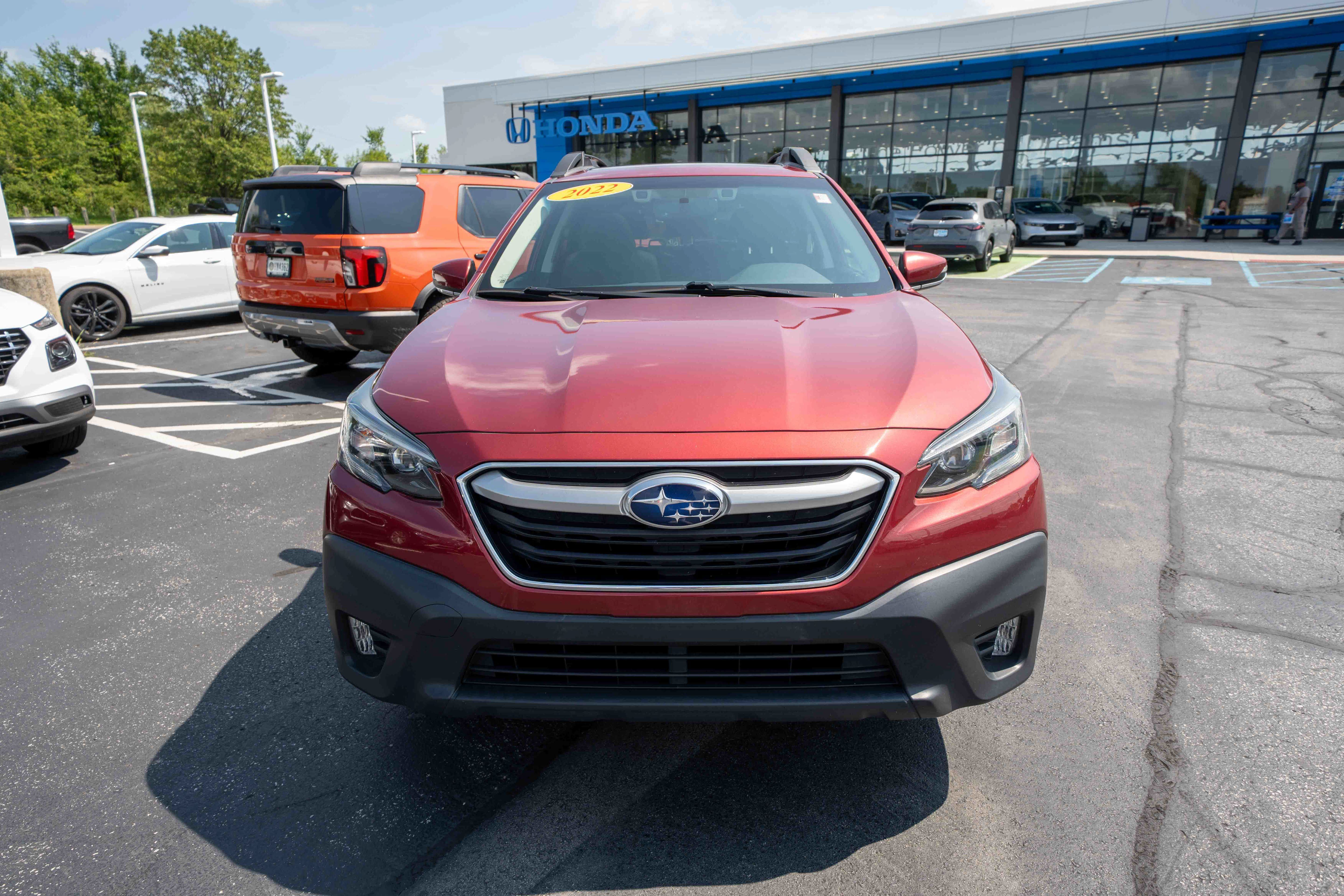 Used 2022 Subaru Outback Premium AWD/4WD image 2