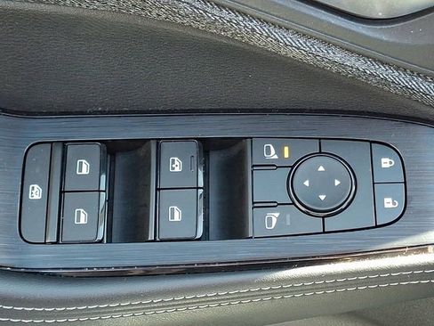 Used 2023 Nissan Rogue SV AWD/4WD image 25
