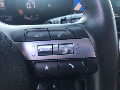 Certified 2025 Hyundai Kona SEL AWD/4WD image 10