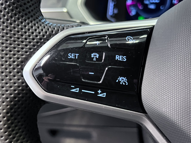 Certified 2022 Volkswagen Tiguan SEL R-Line AWD/4WD image 21