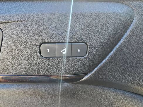 Used 2015 GMC Acadia Denali image 29