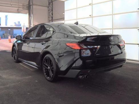 Used 2025 Toyota Camry SE image 3