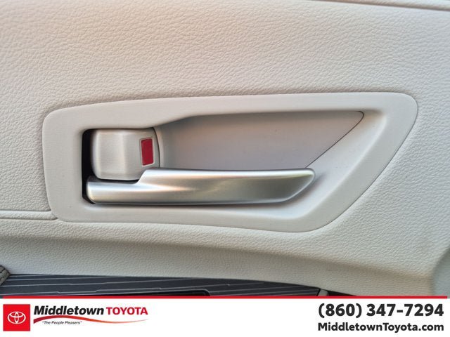Used 2026 Toyota Sienna XLE FWD image 11