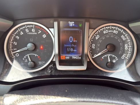 Used 2021 Toyota Tacoma SR5 AWD/4WD image 35