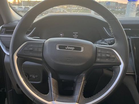 Used 2023 Jeep Grand Cherokee L Limited image 11