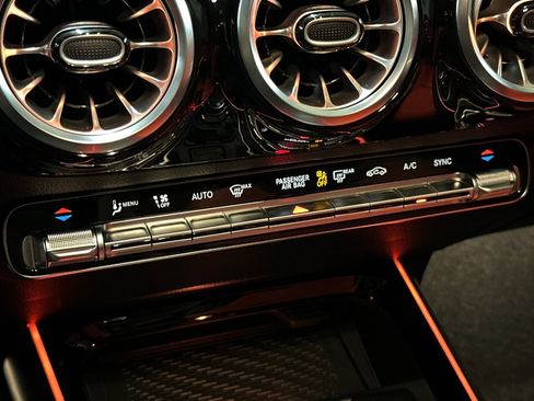 New 2025 Mercedes-Benz GLA 35 AMG 4MATIC image 24