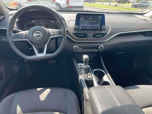 Used 2024 Nissan Altima 2.5 SV FWD image 16